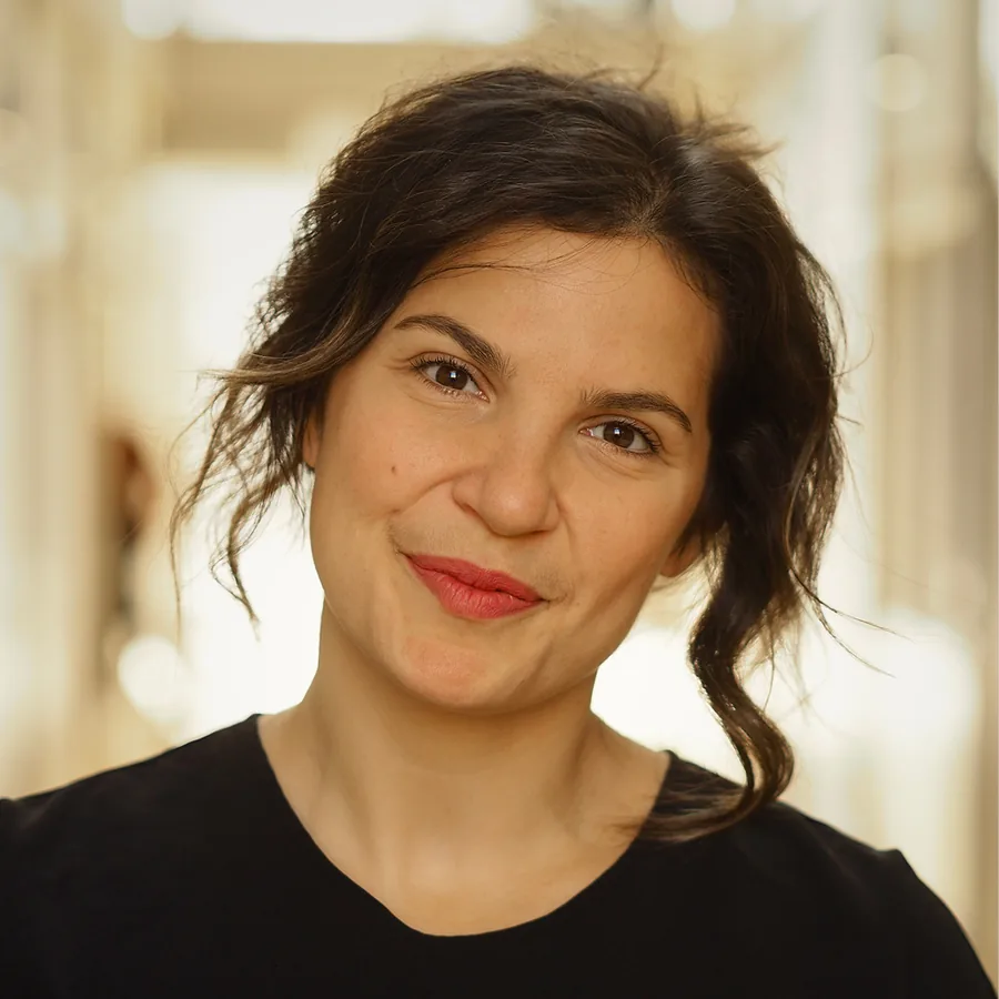 Camie Duhamel, souriante, en portrait.